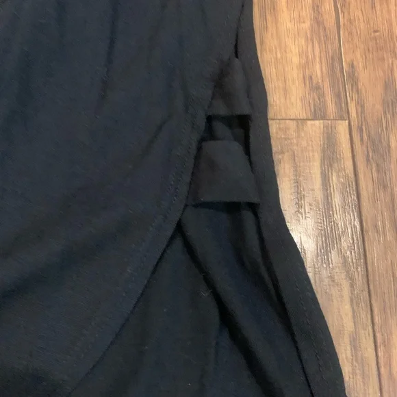 Fabletics Curved Hem Cut Out Side Detail Black Long Sleeve Top - Picture 5 of 6